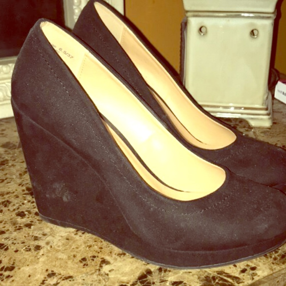 Size 6 1/2 black chunky wedges swayed in fabric
